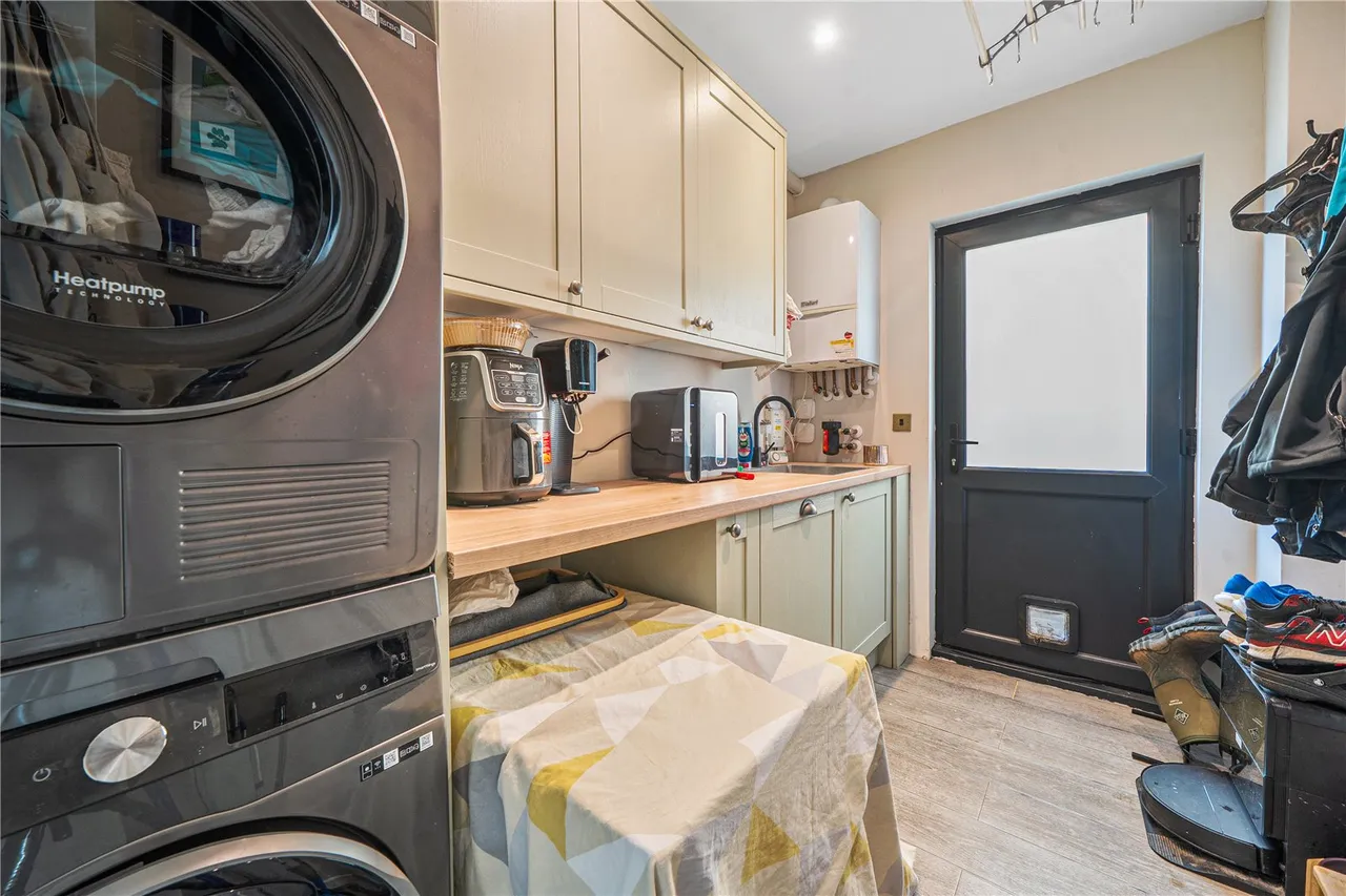 Pitshanger Lane, Ealing, W5, photo 19