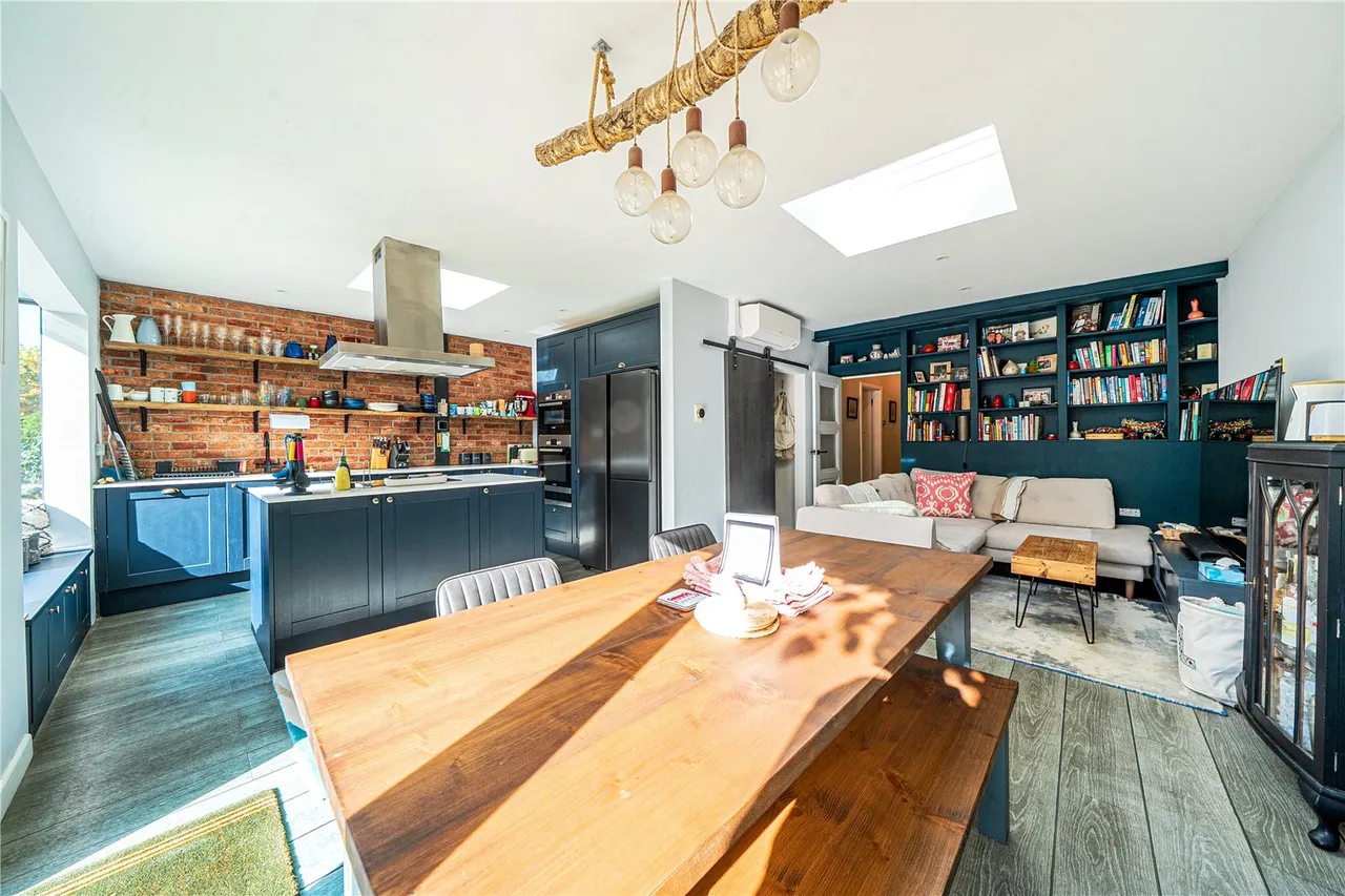 Pitshanger Lane, Ealing, W5, photo 6