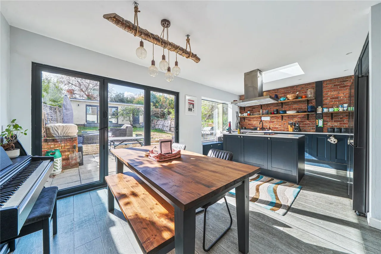 3 bed flat for sale, Pitshanger Lane, Ealing, W5