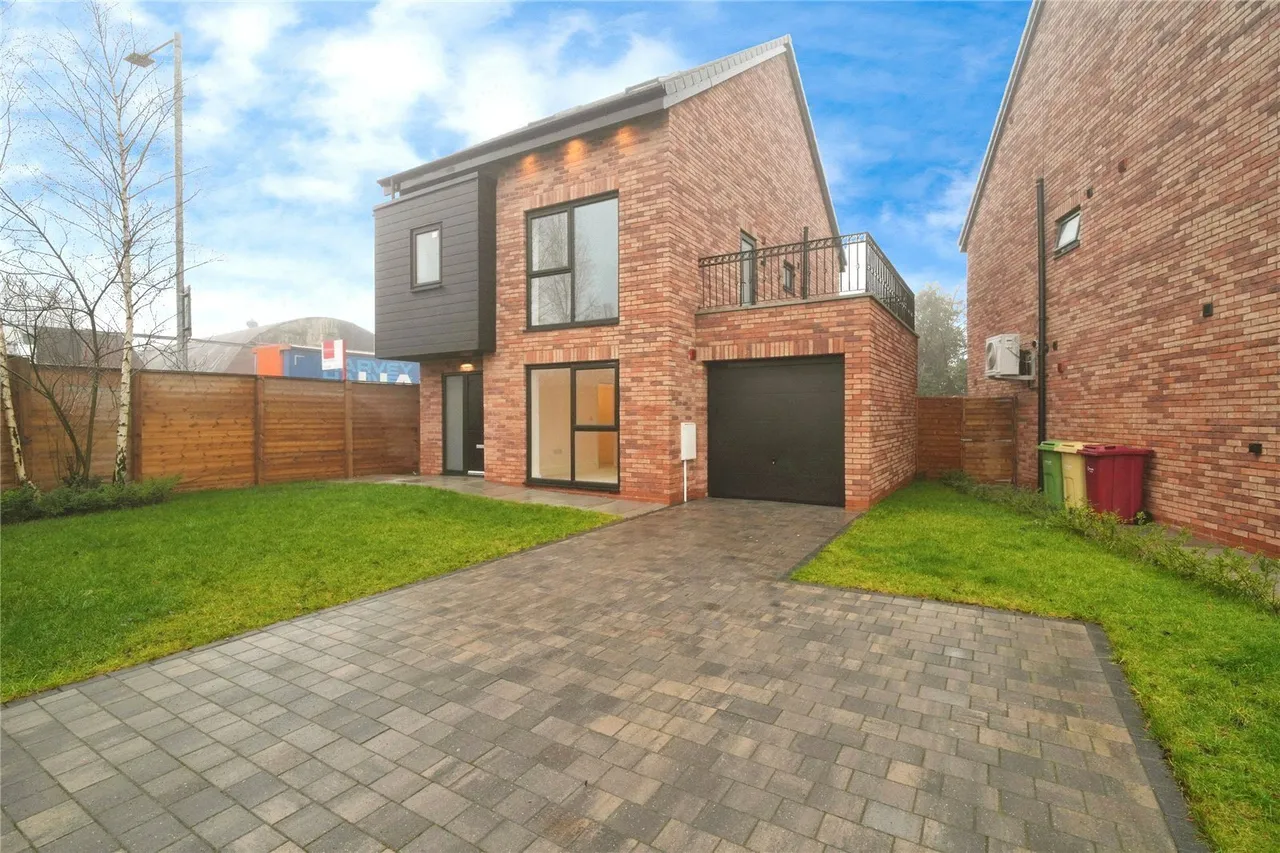 Old Hall Street, Kearsley, BL4, photo 3