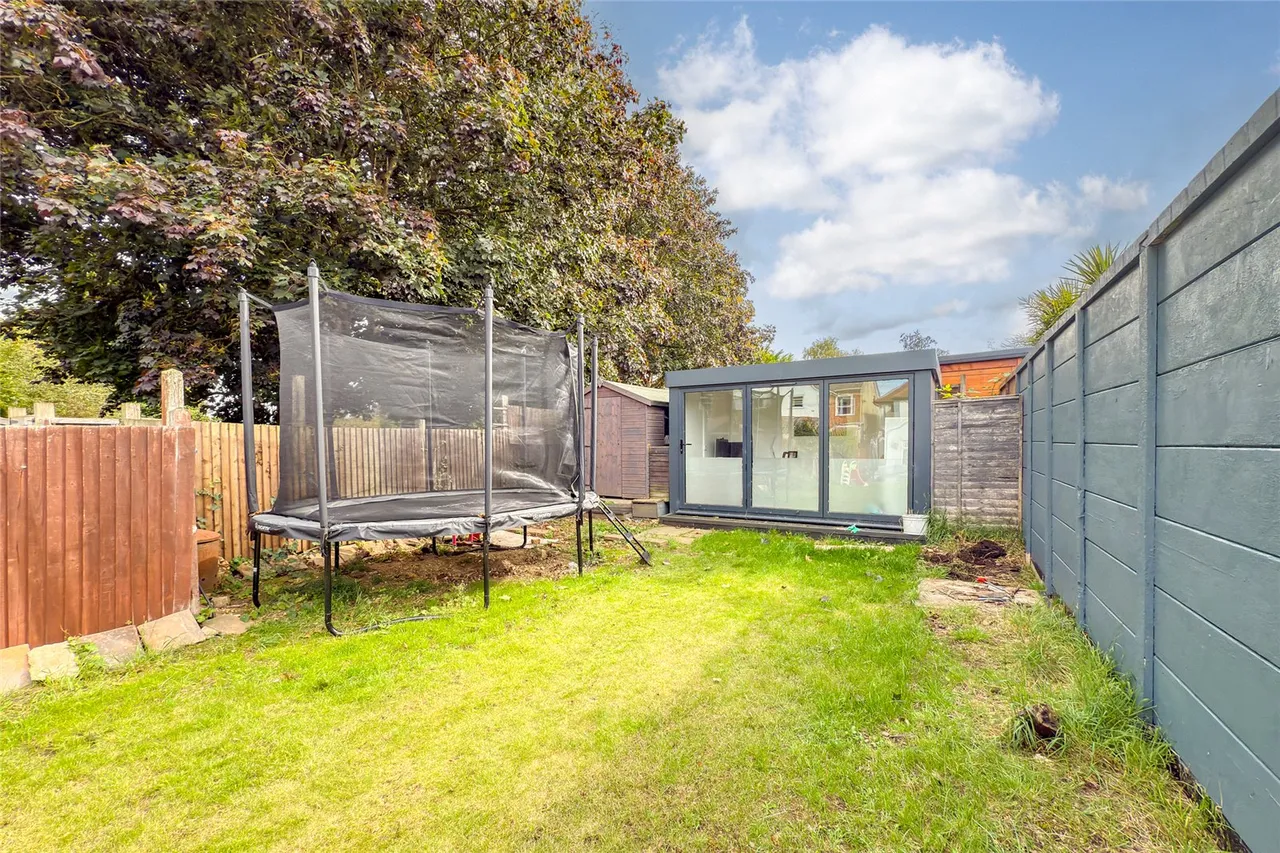 Burnham Road, St. Albans, Hertfordshire, AL1 4QW, photo 12
