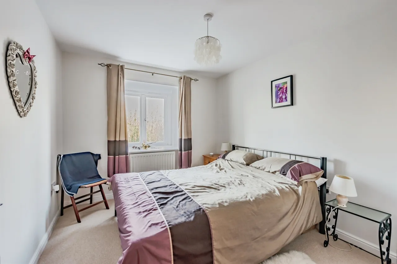 Stone Court, Crawley, photo 8