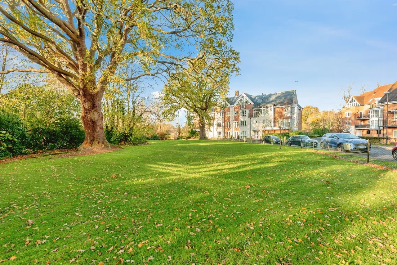 Stone Court, Crawley, photo 11