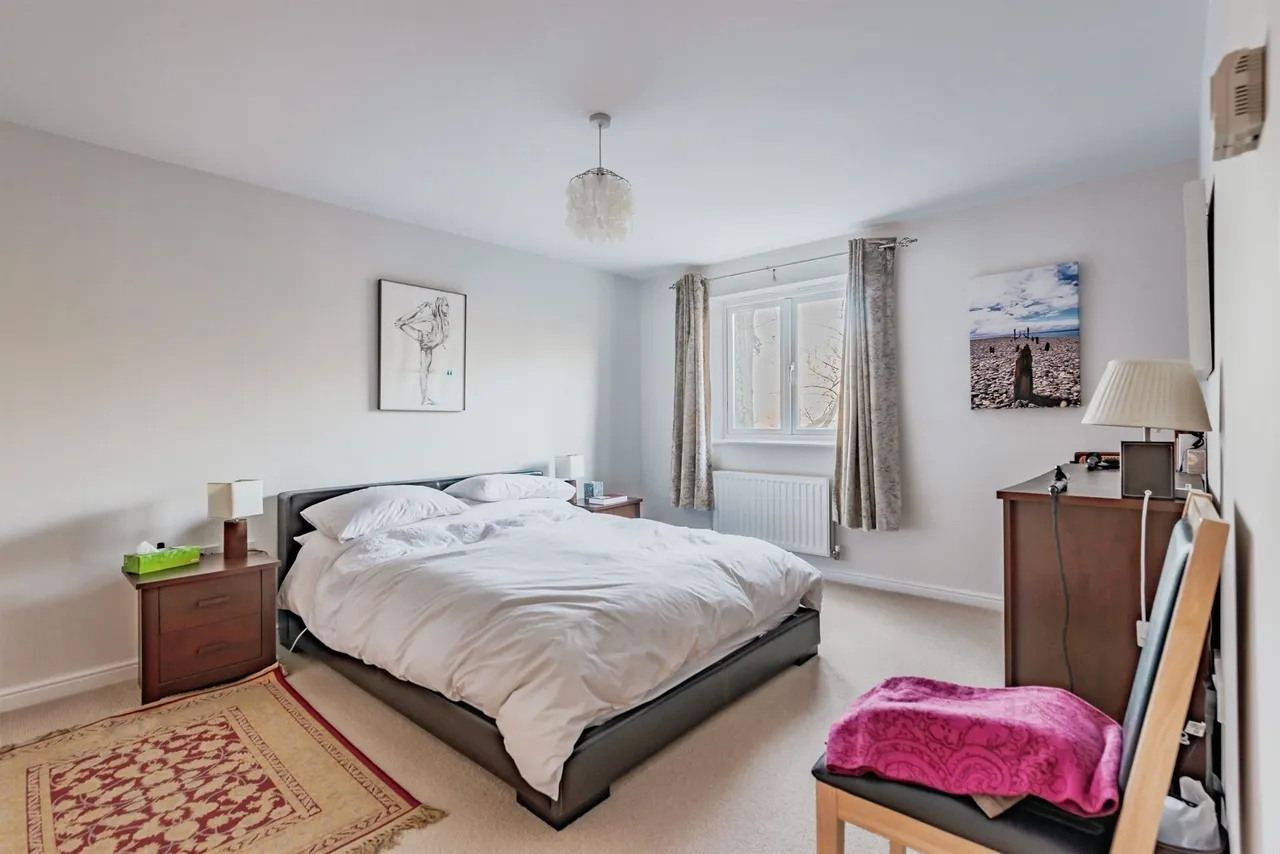 Stone Court, Crawley, photo 5