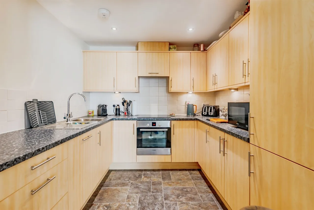 Stone Court, Crawley, photo 2