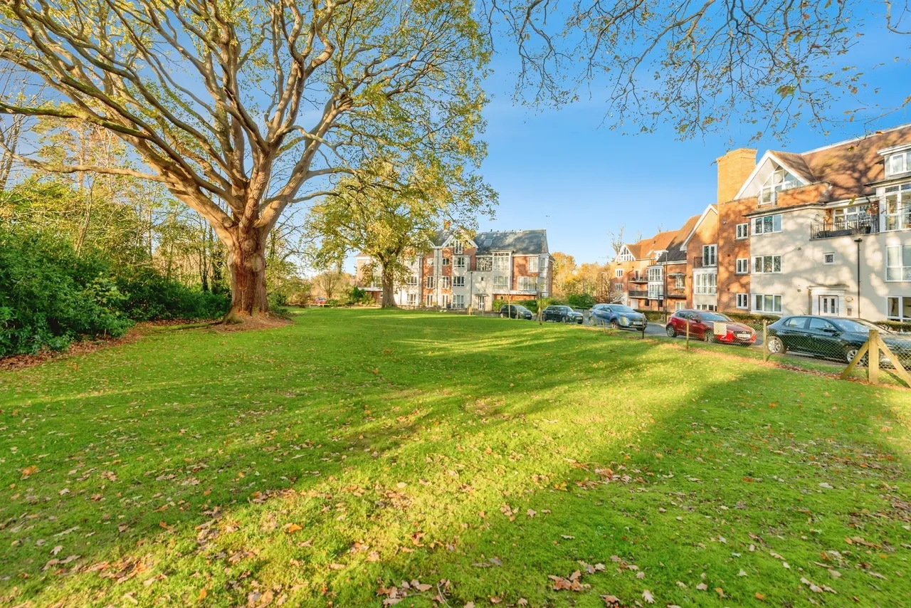 Stone Court, Crawley, photo 12