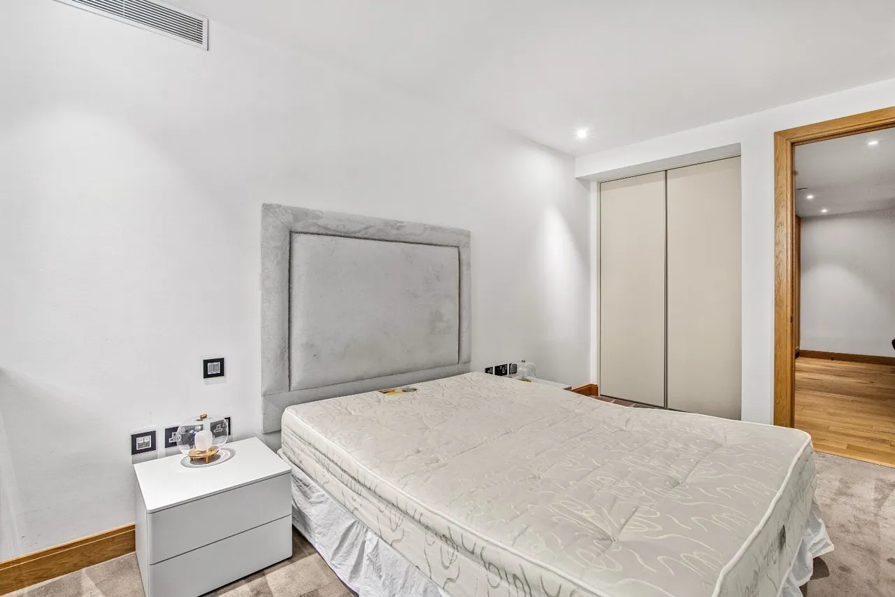 Horseferry Road, London, SW1P, photo 9
