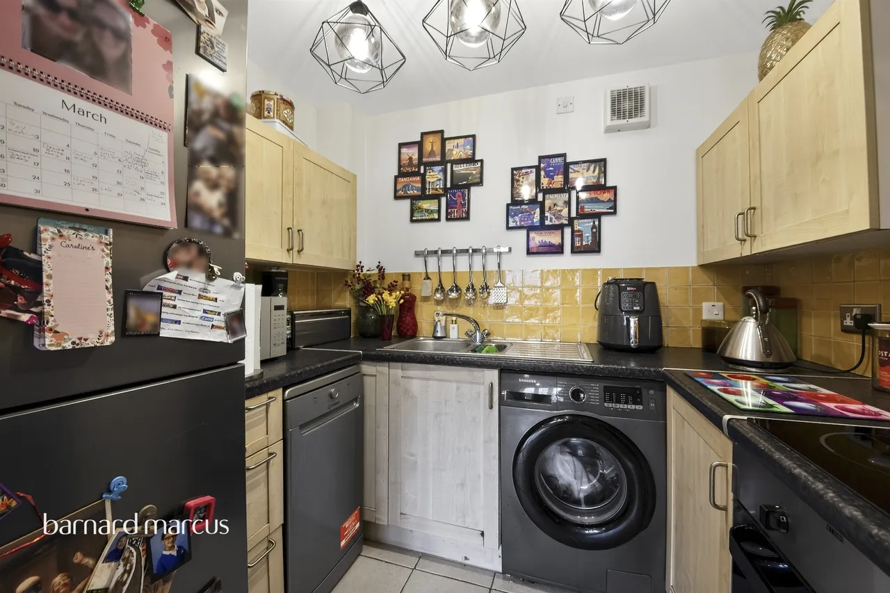 Colindeep Lane, London, photo 9