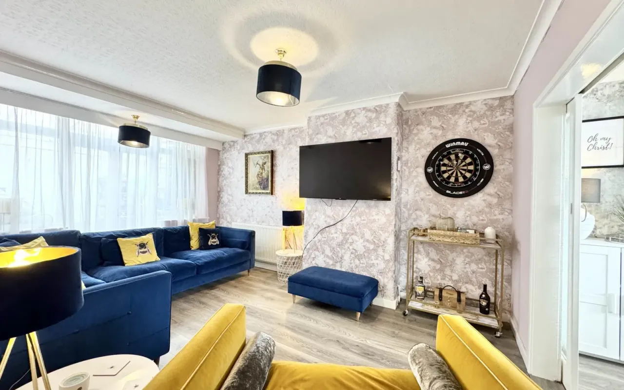 3 bed house for sale — Lawrence Road, Windle