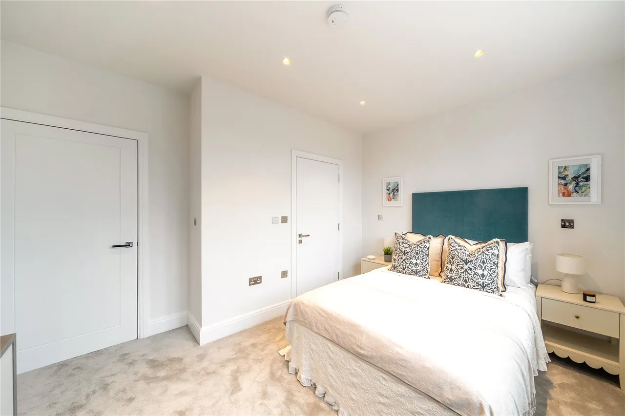 Green Lane, HA6, photo 11