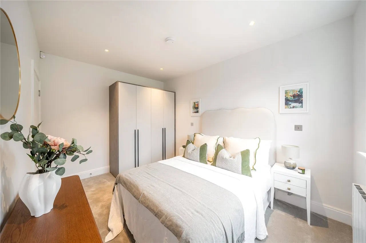 Green Lane, HA6, photo 9