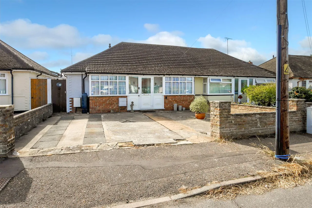 2 bed house for sale, Grand Avenue, Wick