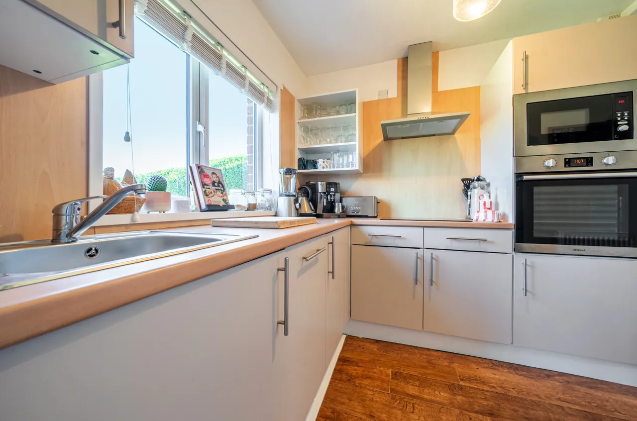 Westdale Road, Pudsey, LS28, photo 16