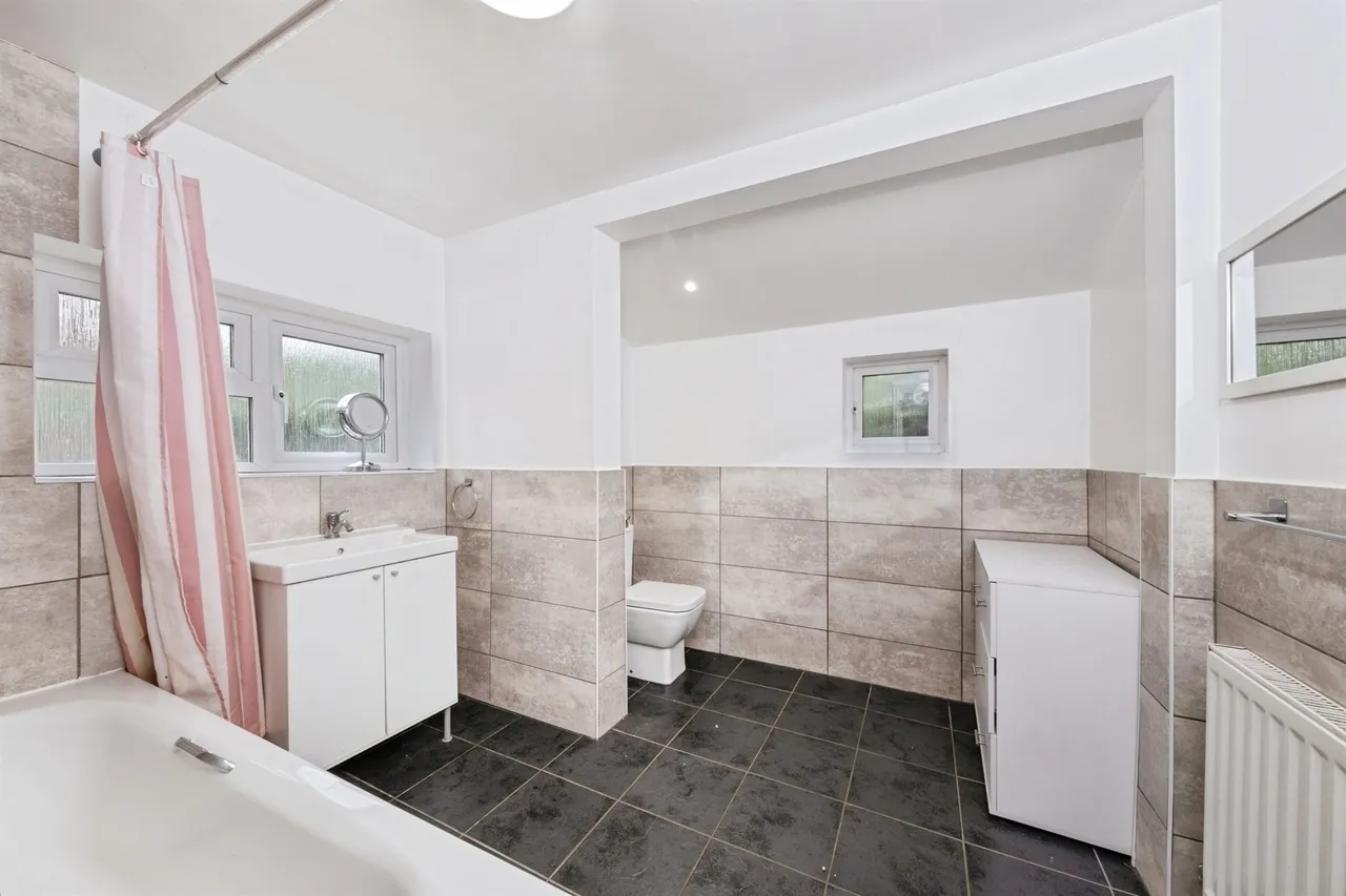 Wolverton Road, Newport Pagnell, MK16, photo 8