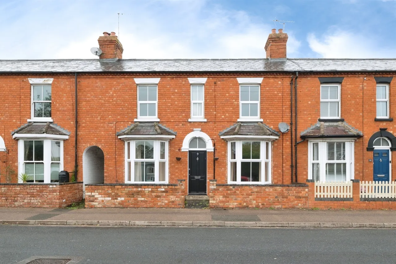 3 bed house for sale, Wolverton Road, Newport Pagnell, MK16
