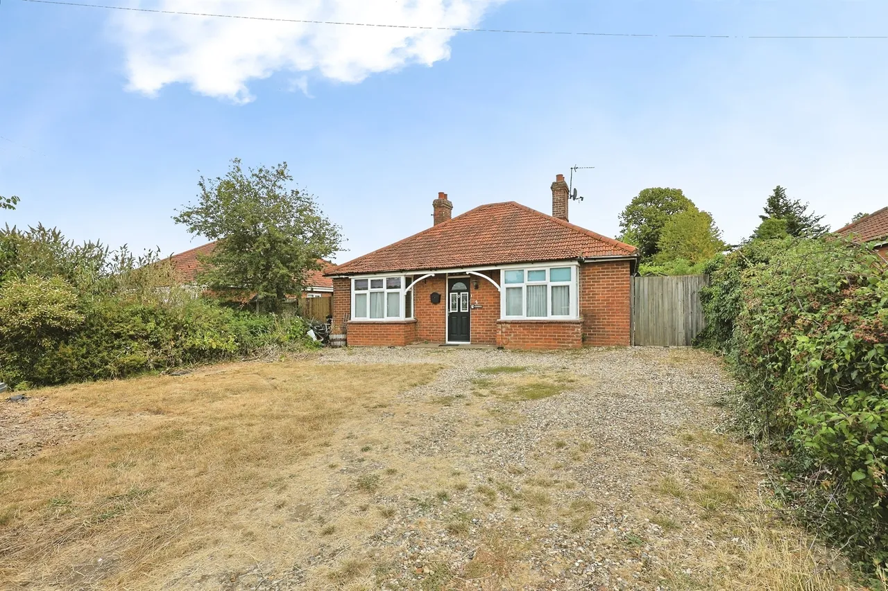 3 bed house for sale — Westfield Road, Dereham