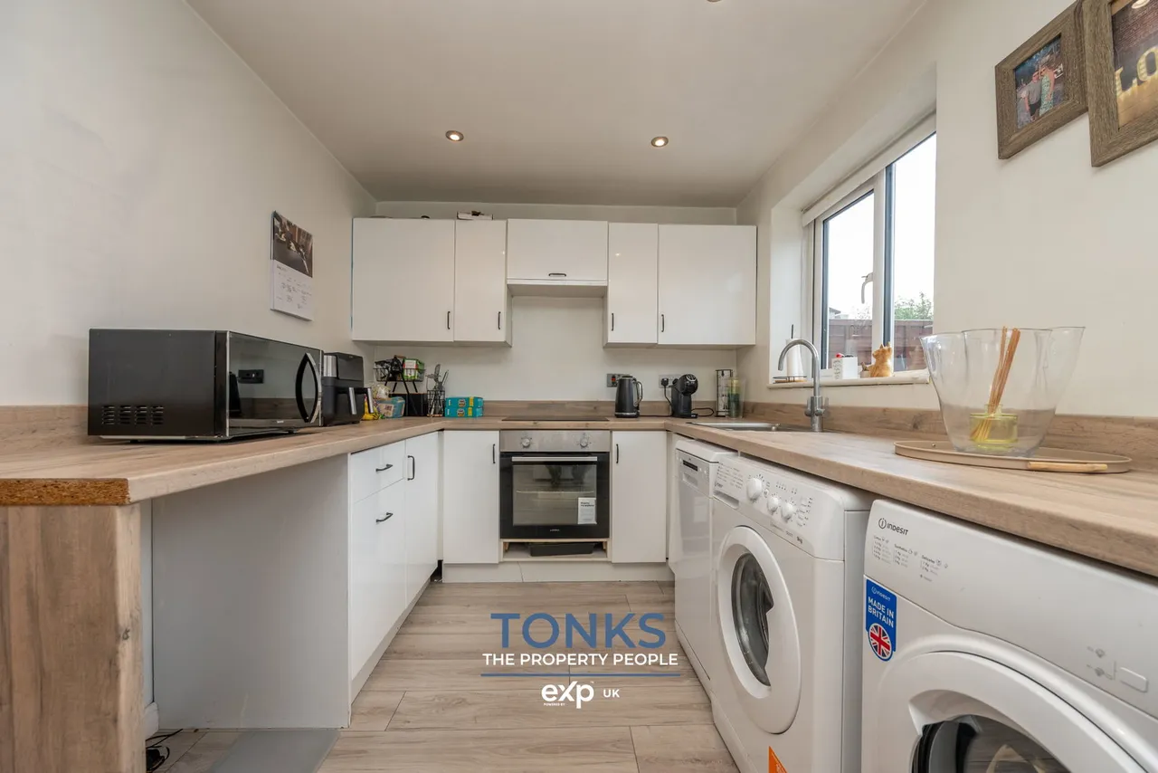 St. Brades Close, Tividale, Oldbury, B69 1NX, photo 4