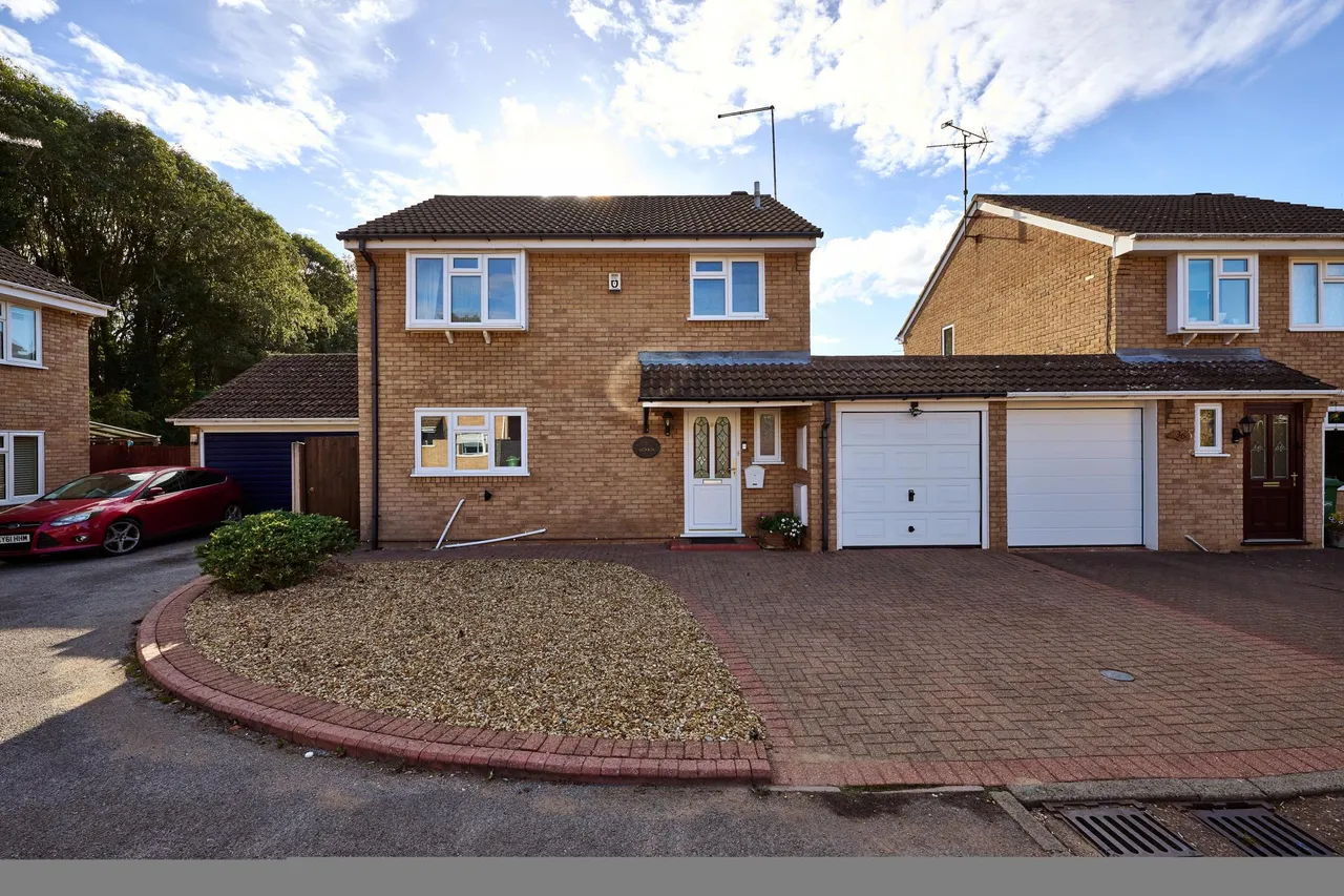 4 bed house for sale, Stokesay Court, Peterborough, PE3