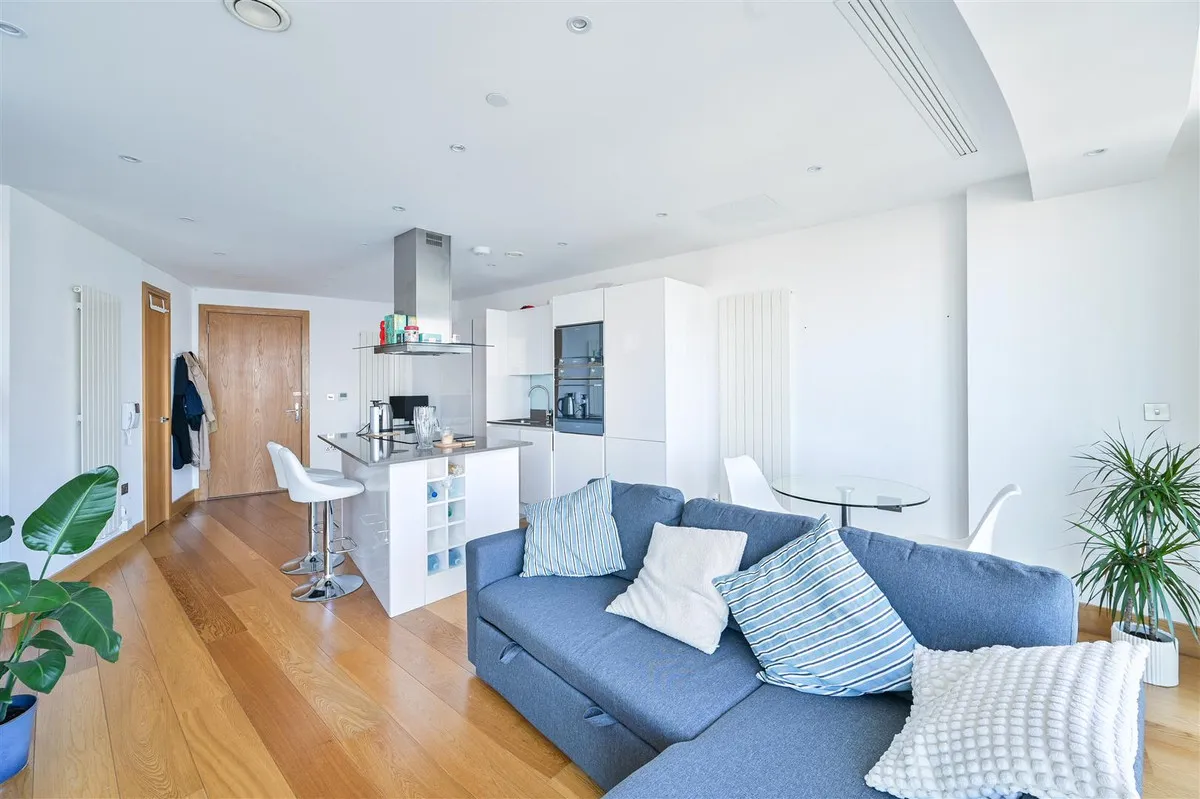 Arena Tower, Crossharbour Plaza, E14, photo 8