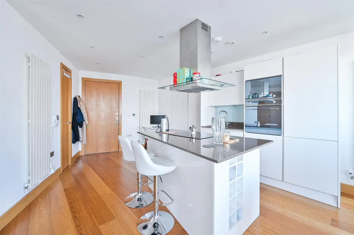 Arena Tower, Crossharbour Plaza, E14, photo 10
