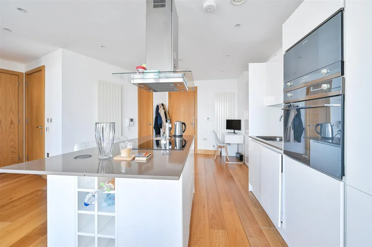 Arena Tower, Crossharbour Plaza, E14, photo 11