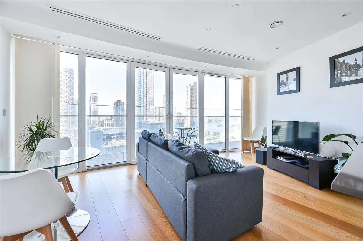Arena Tower, Crossharbour Plaza, E14, photo 5