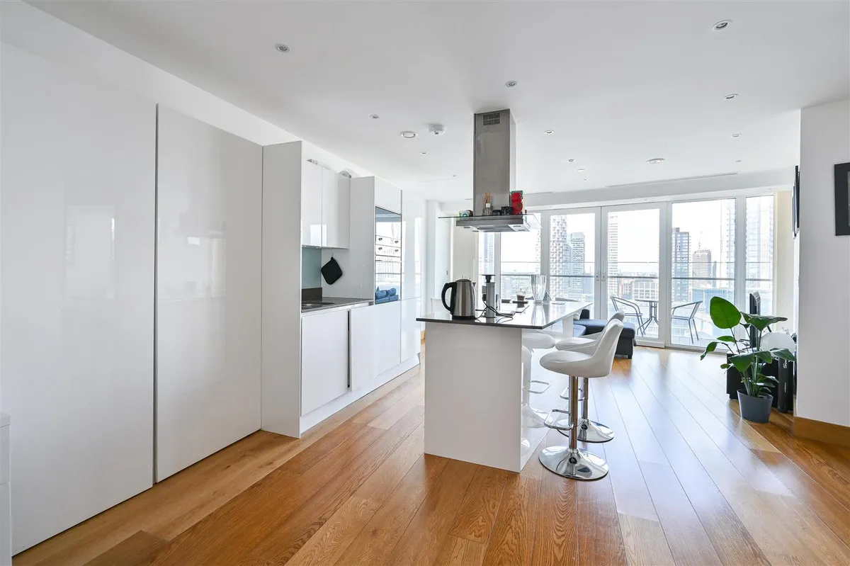 Arena Tower, Crossharbour Plaza, E14, photo 4