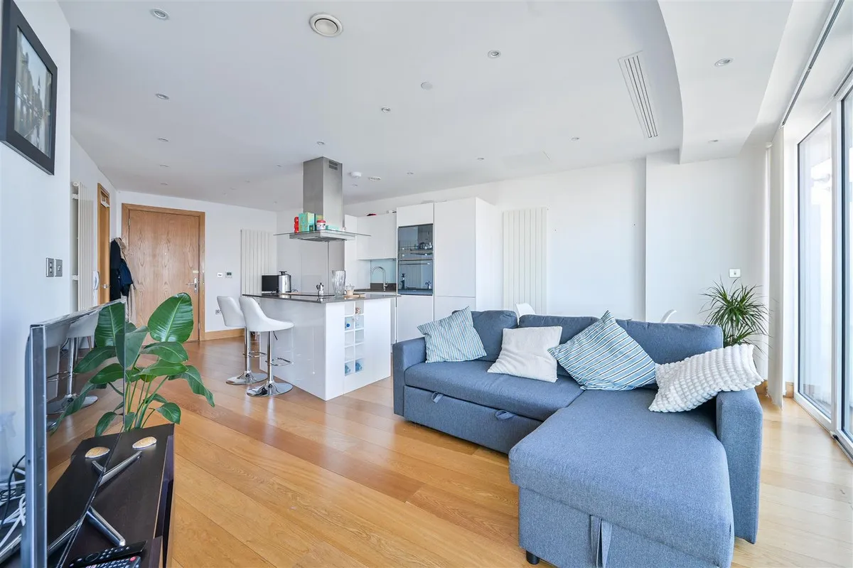 Arena Tower, Crossharbour Plaza, E14, photo 7