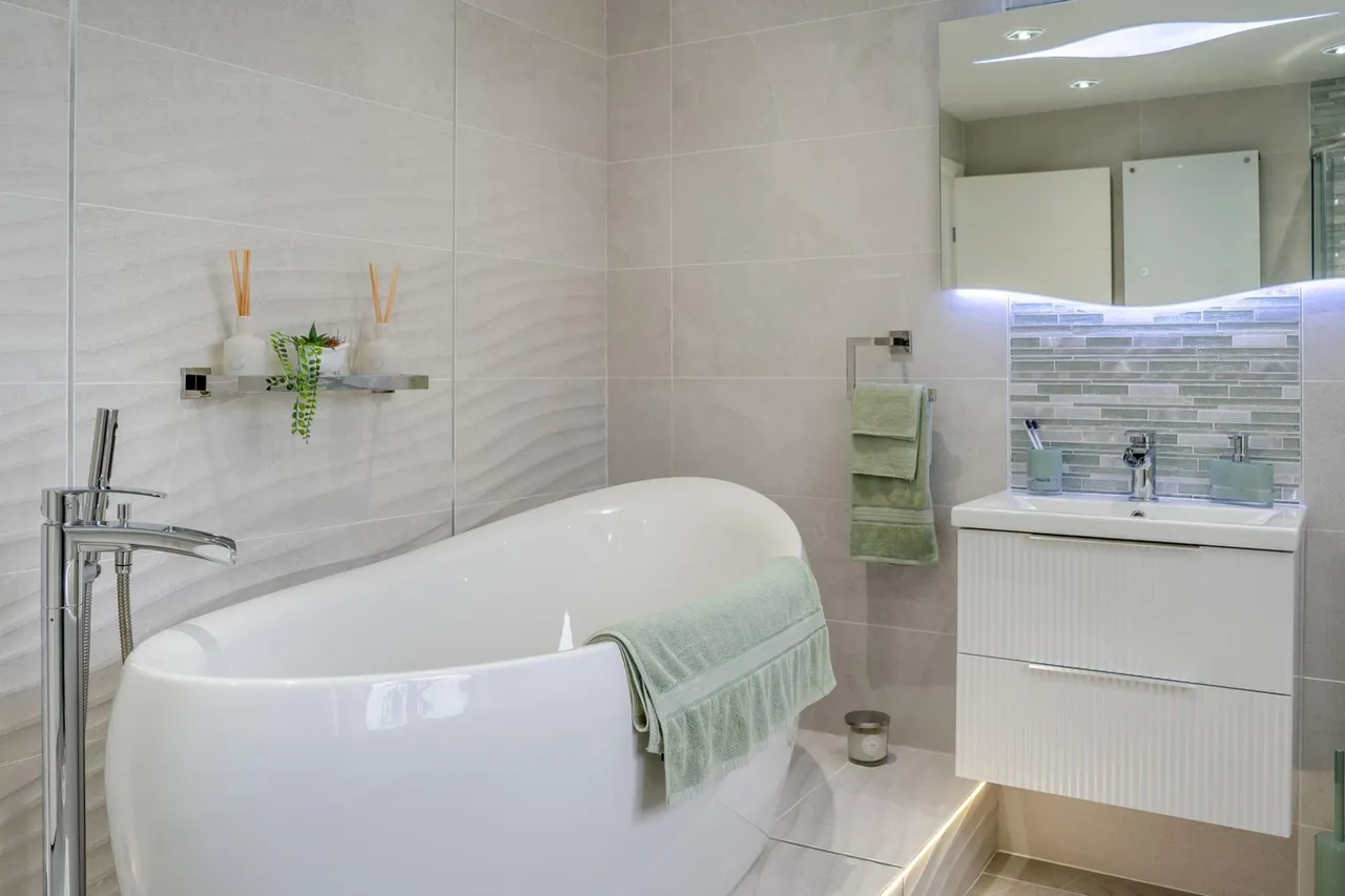 Pleasant Retreat, Penperlleni, NP4, photo 19