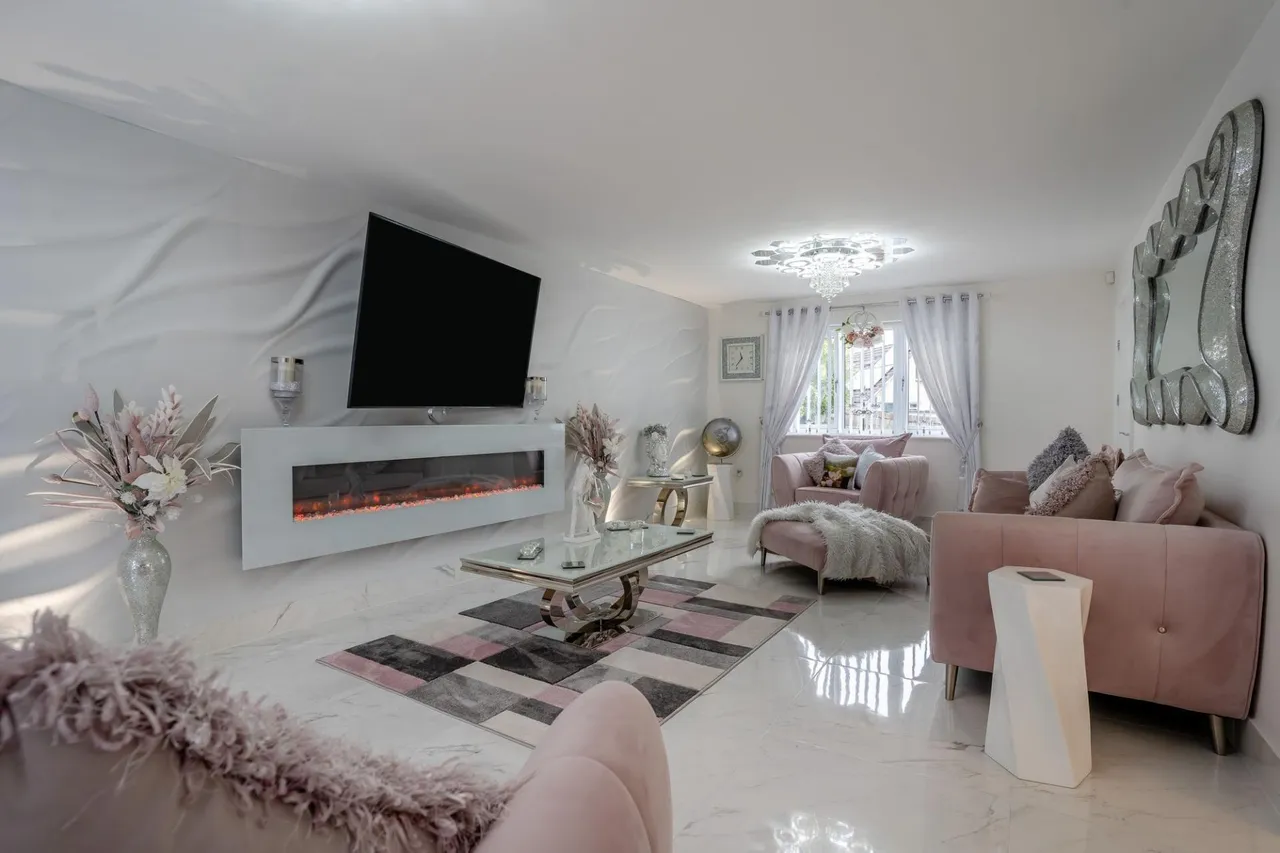 Pleasant Retreat, Penperlleni, NP4, photo 9