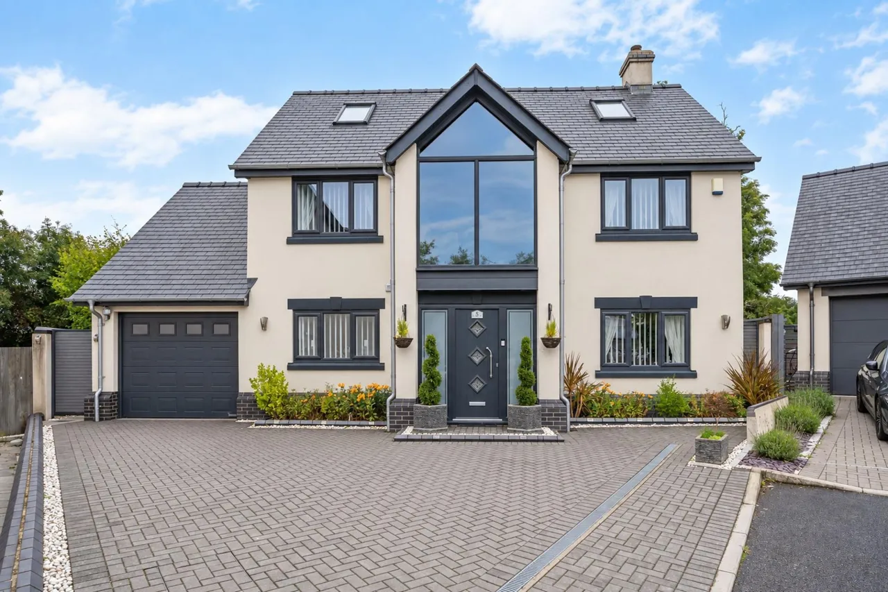 4 bed house for sale, Pleasant Retreat, Penperlleni, NP4