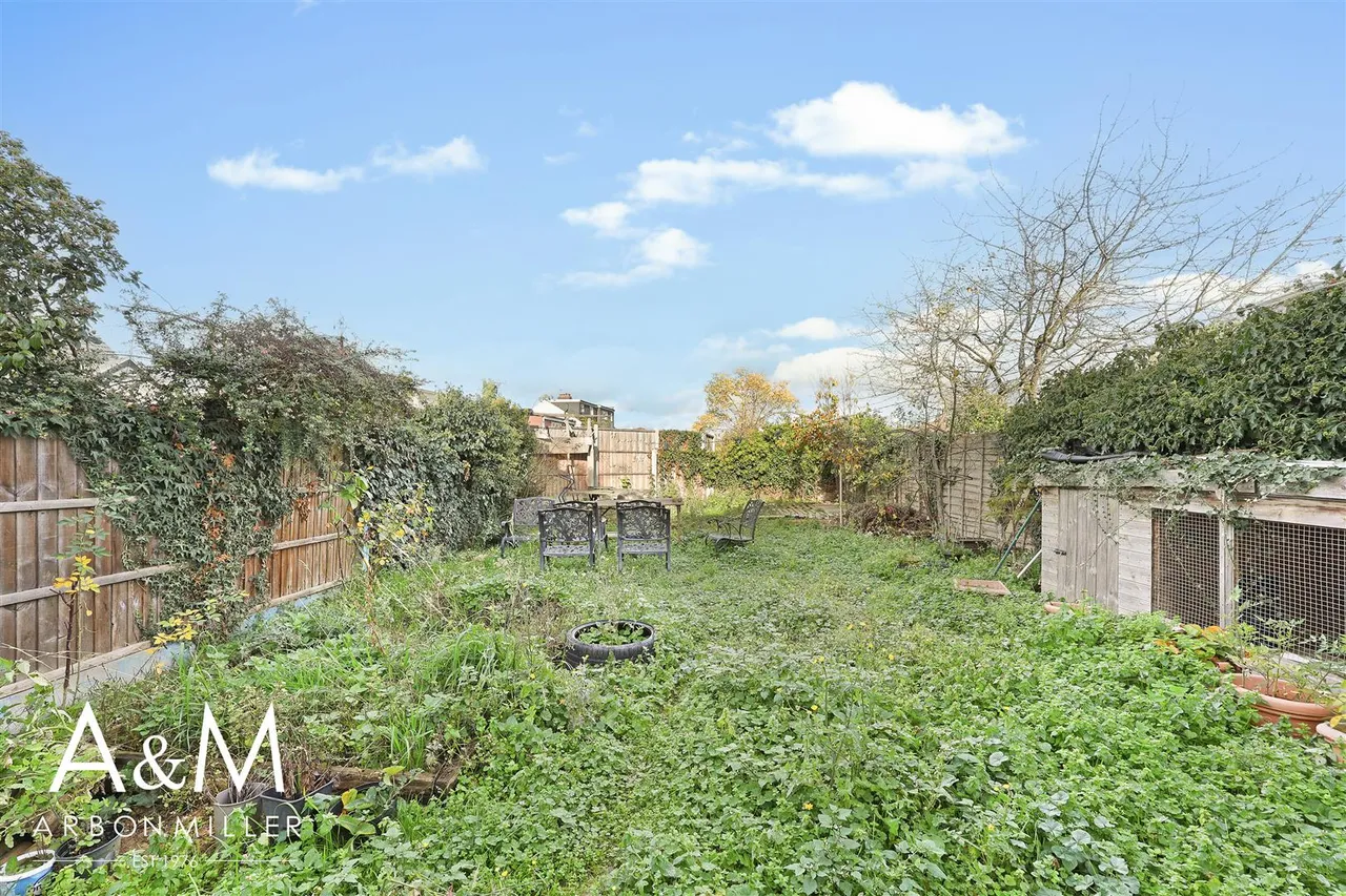 Clayhall Avenue, Clayhall, Essex, Ilford, IG50SQ, photo 22