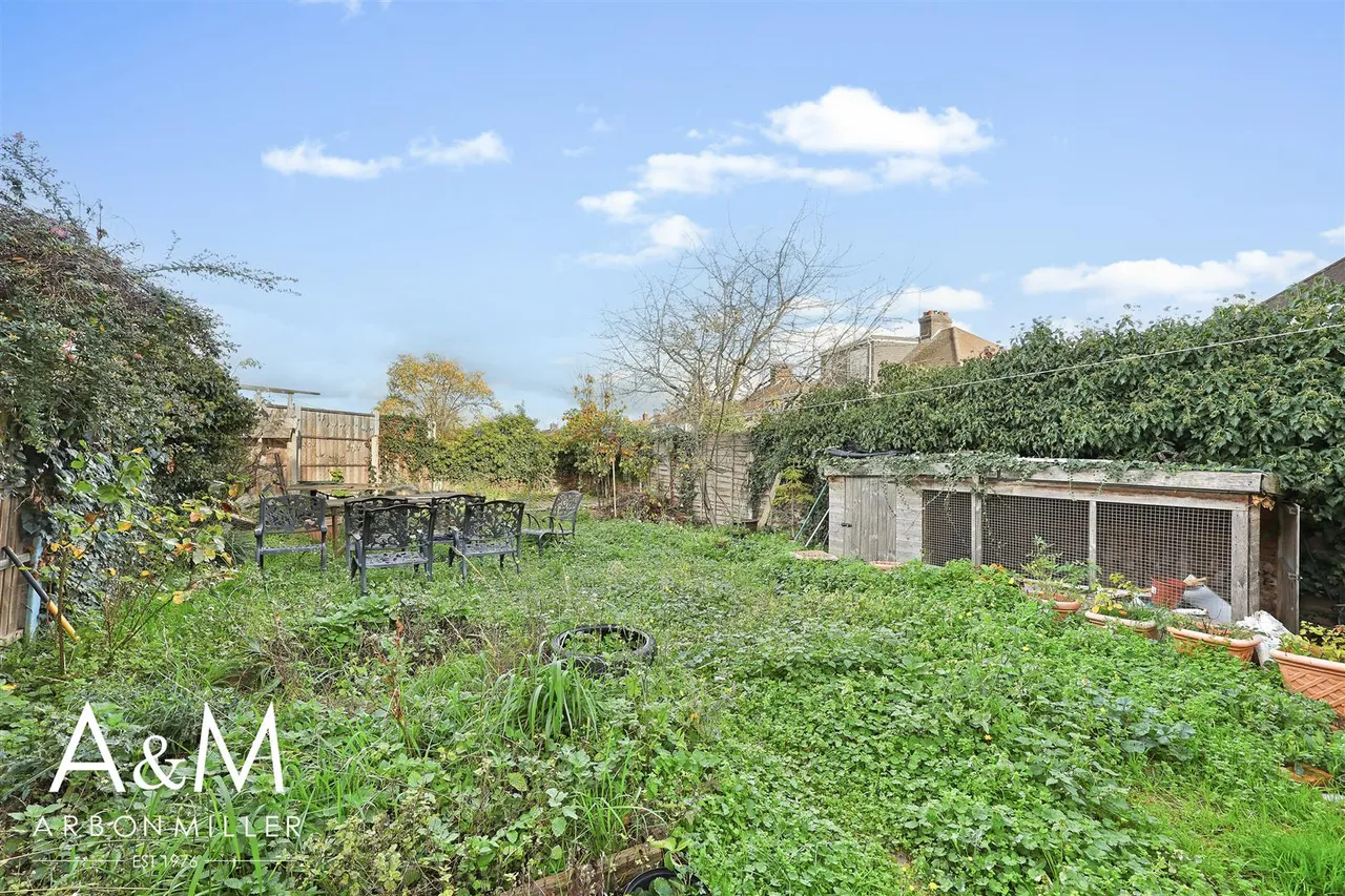 Clayhall Avenue, Clayhall, Essex, Ilford, IG50SQ, photo 21