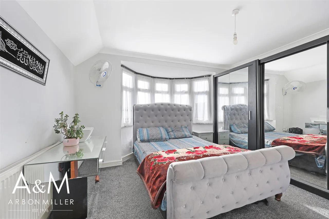 Clayhall Avenue, Clayhall, Essex, Ilford, IG50SQ, photo 15