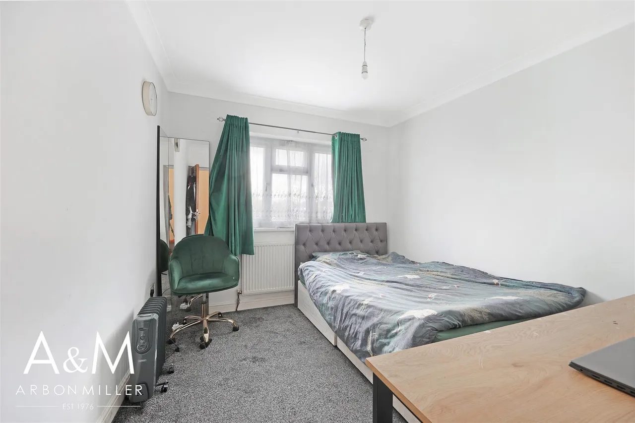 Clayhall Avenue, Clayhall, Essex, Ilford, IG50SQ, photo 17