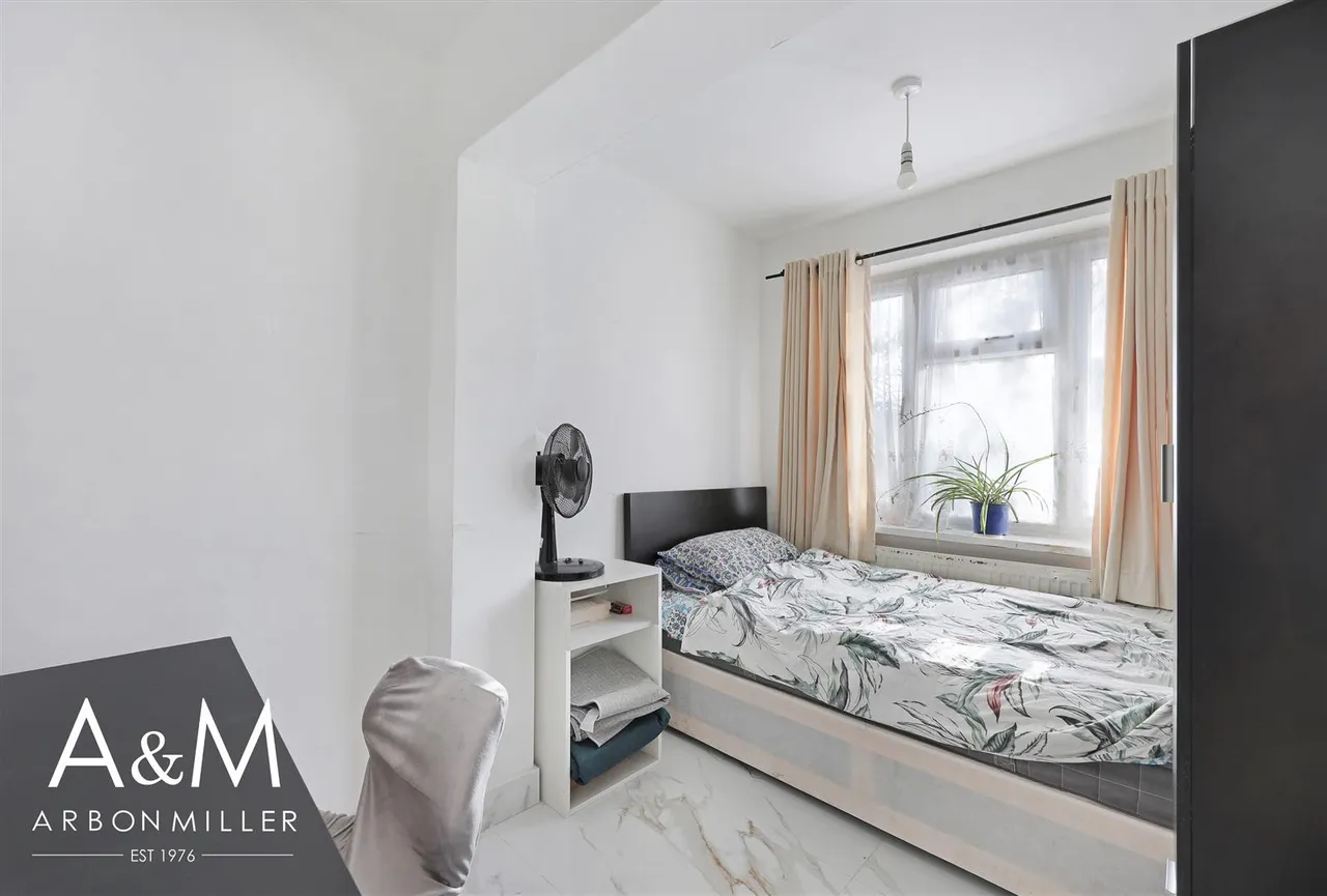 Clayhall Avenue, Clayhall, Essex, Ilford, IG50SQ, photo 12