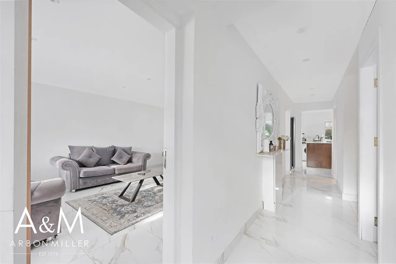 Clayhall Avenue, Clayhall, Essex, Ilford, IG50SQ, photo 10