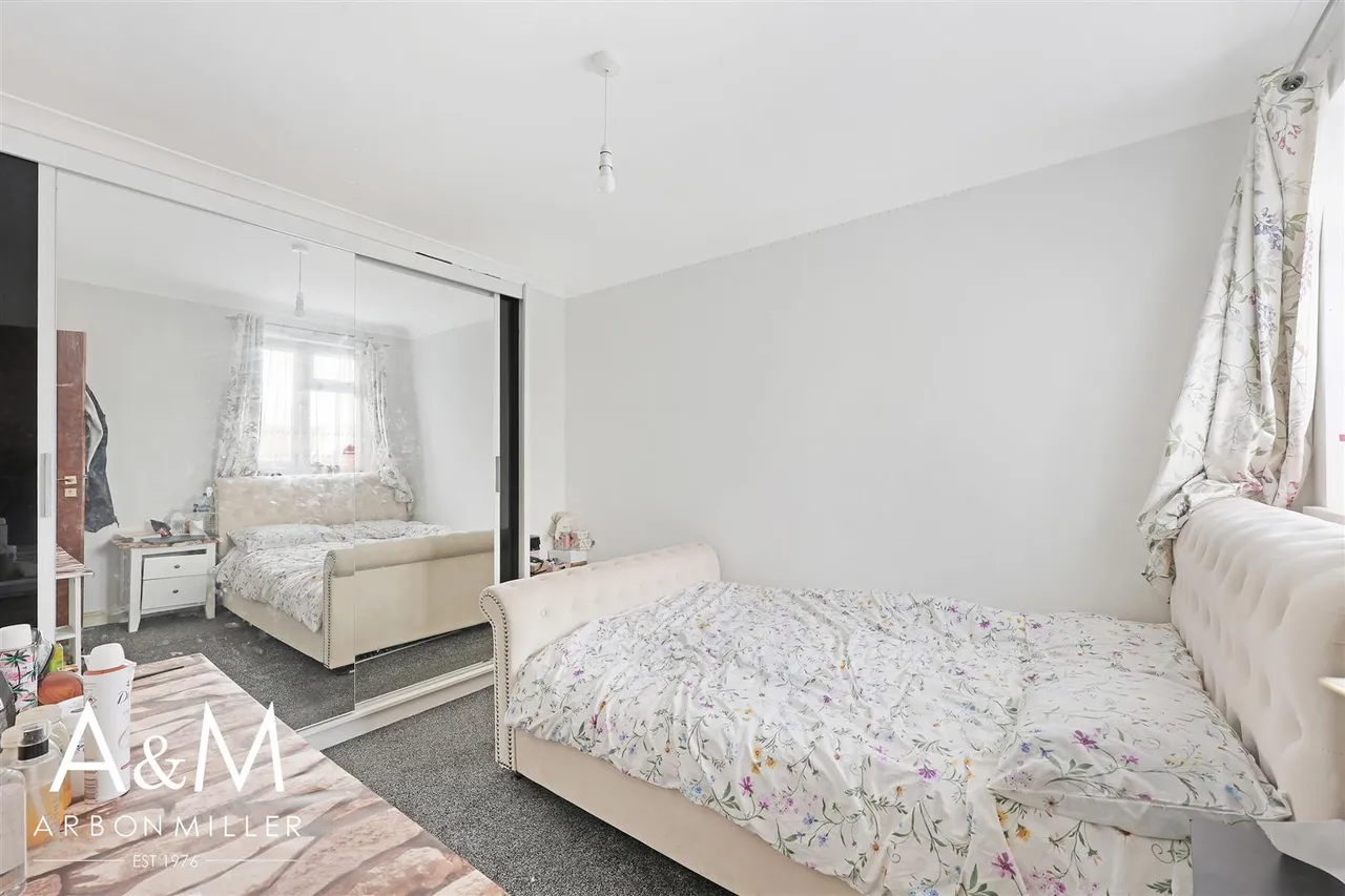 Clayhall Avenue, Clayhall, Essex, Ilford, IG50SQ, photo 16
