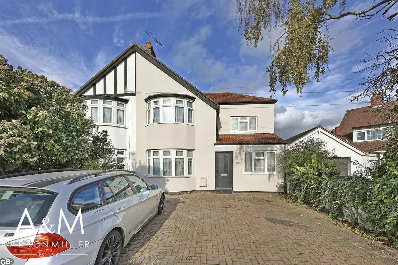 4 bed property for sale — Clayhall Avenue, Clayhall, Essex, Ilford, IG50SQ