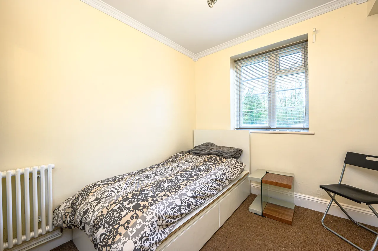 25 Beaufort Park, London, photo 7