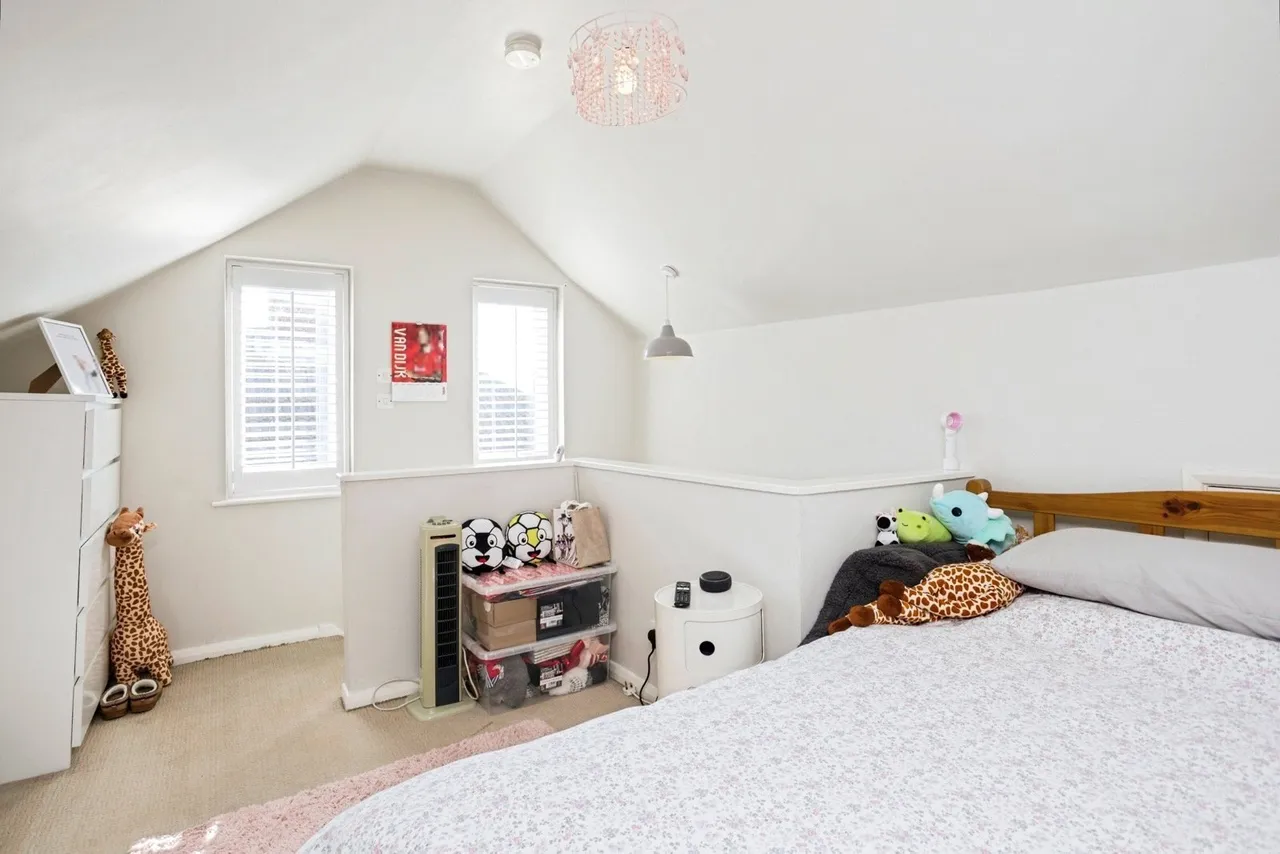 Kimberley Road, Crawley, RH10, photo 9