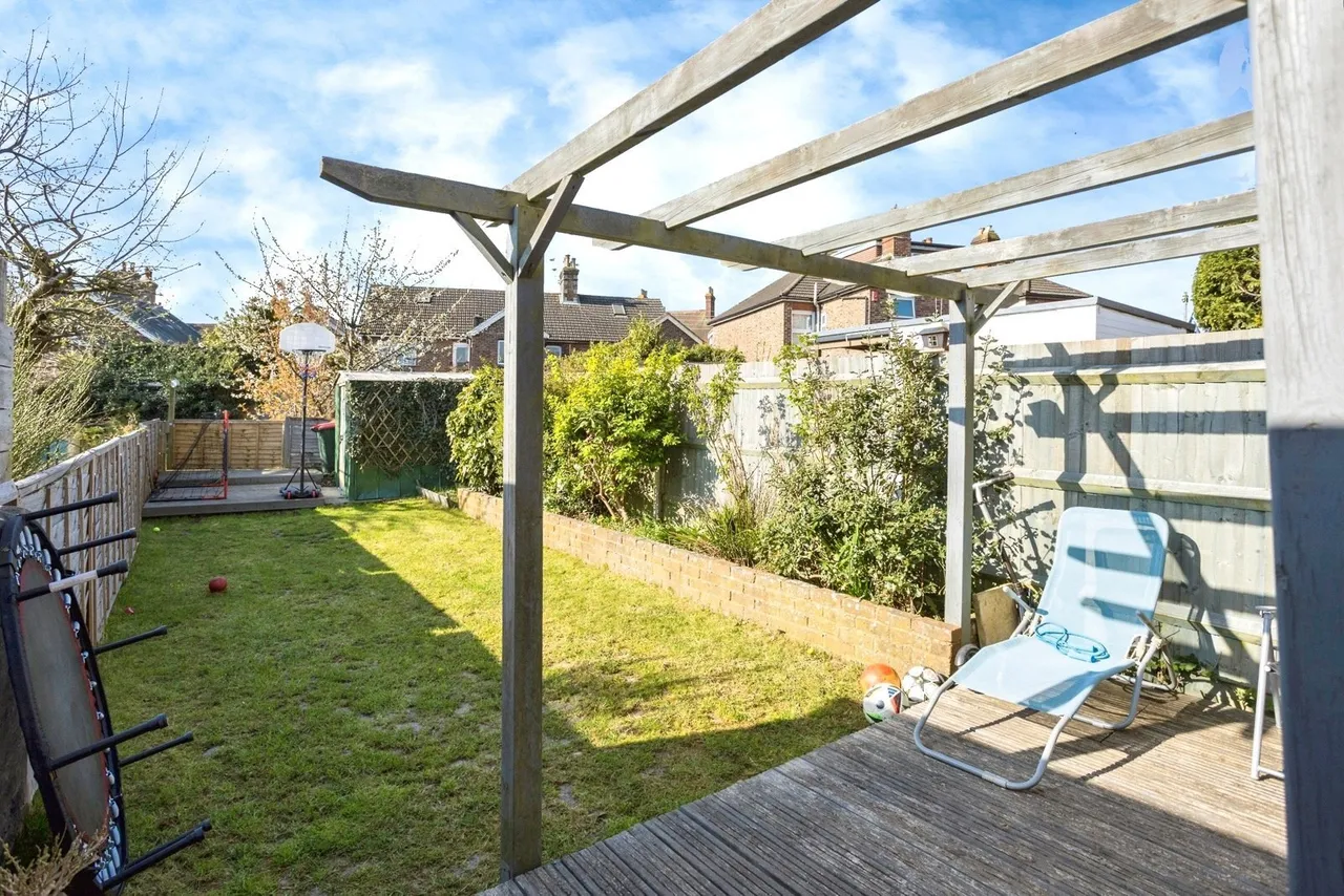 Kimberley Road, Crawley, RH10, photo 5
