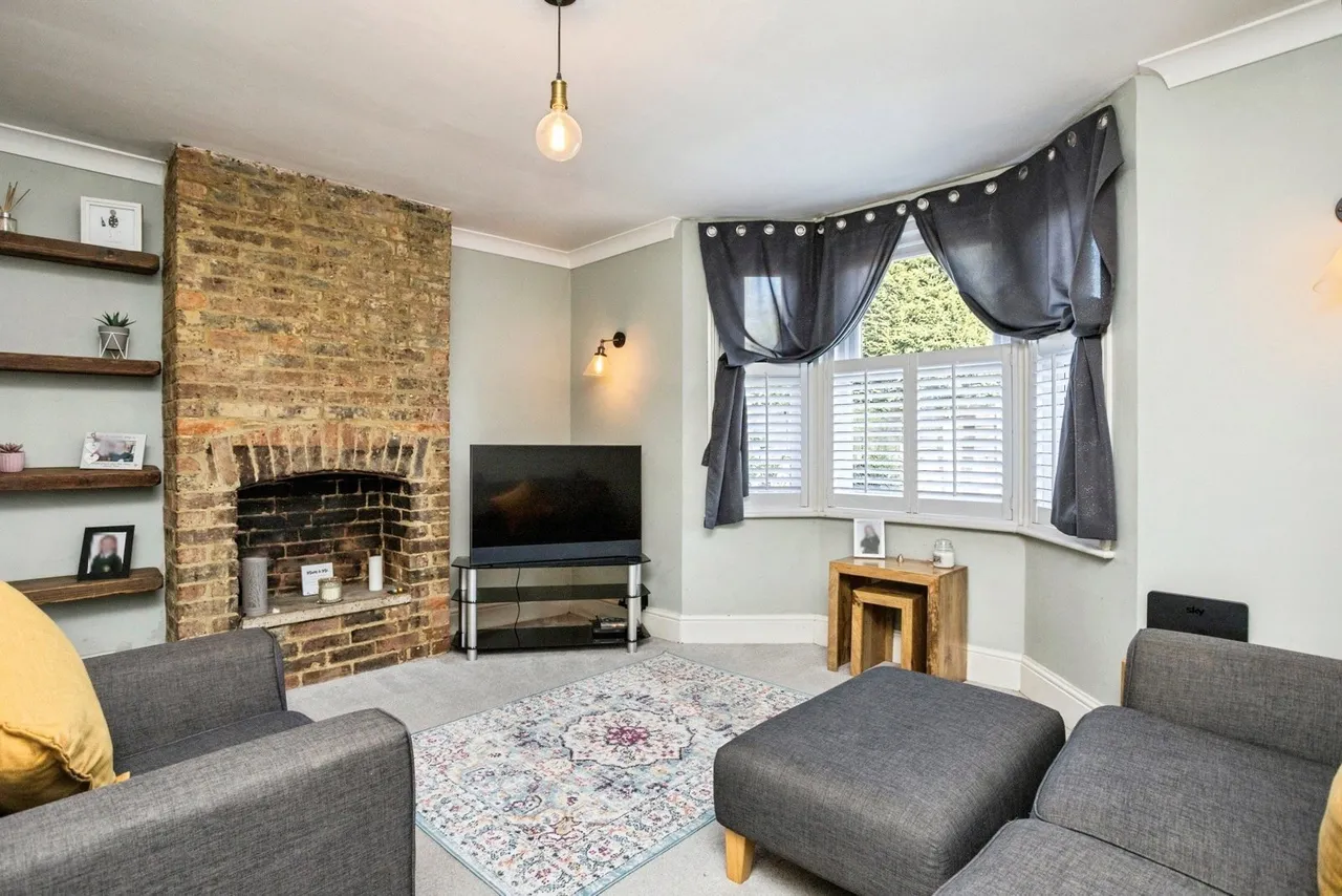 Kimberley Road, Crawley, RH10, photo 3