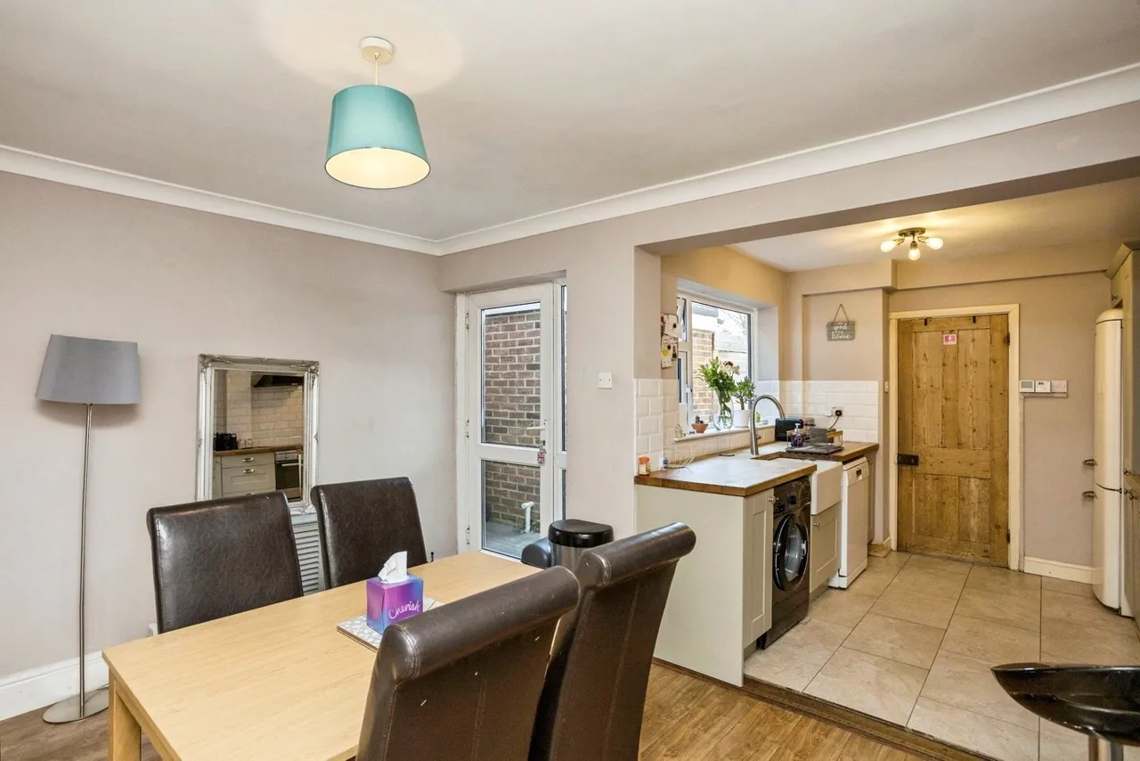 Kimberley Road, Crawley, RH10, photo 6