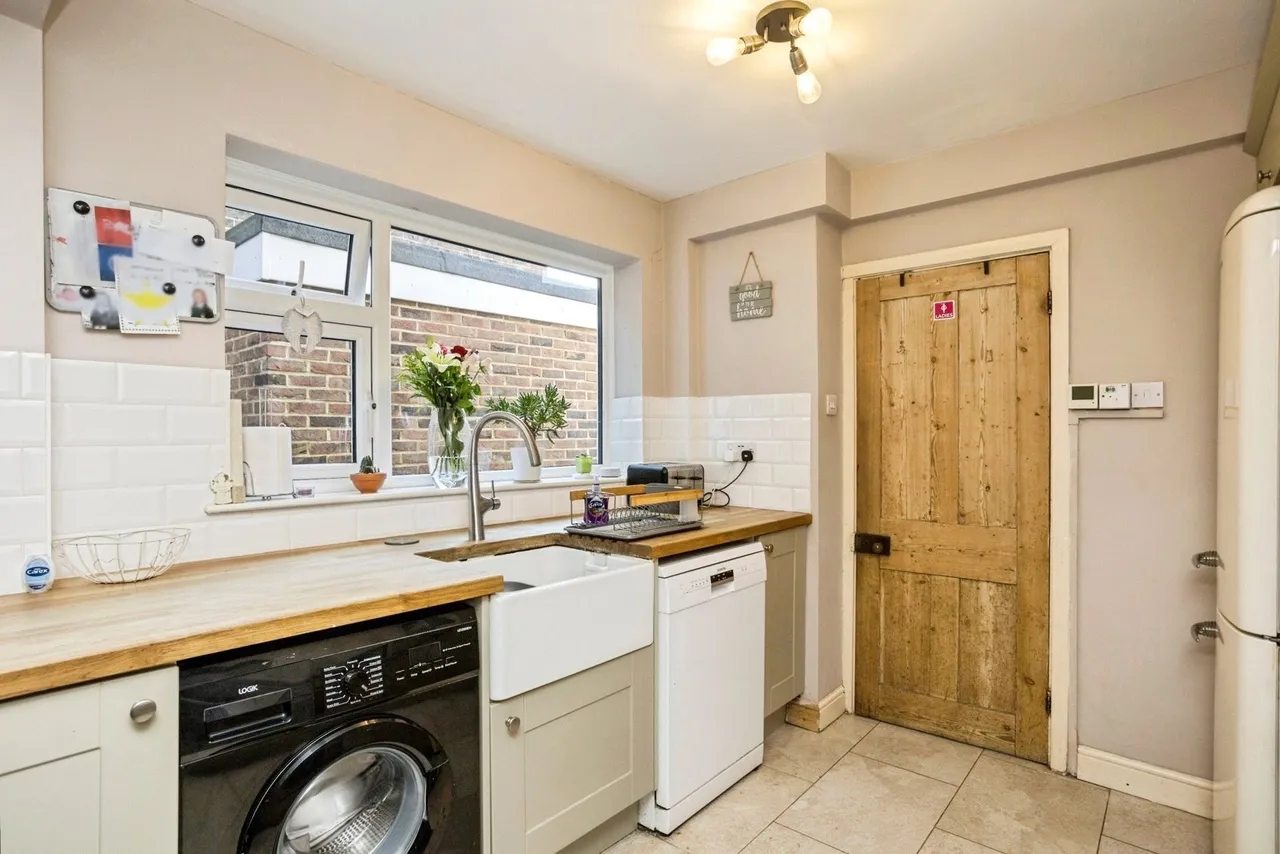 Kimberley Road, Crawley, RH10, photo 4