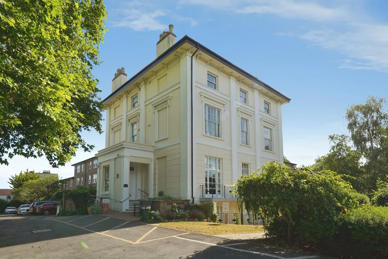 Pittville Circus Road, Cheltenham, GL52, photo 3