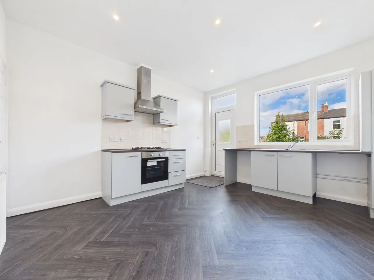 Wakefield Road, Featherstone, WF7, photo 7