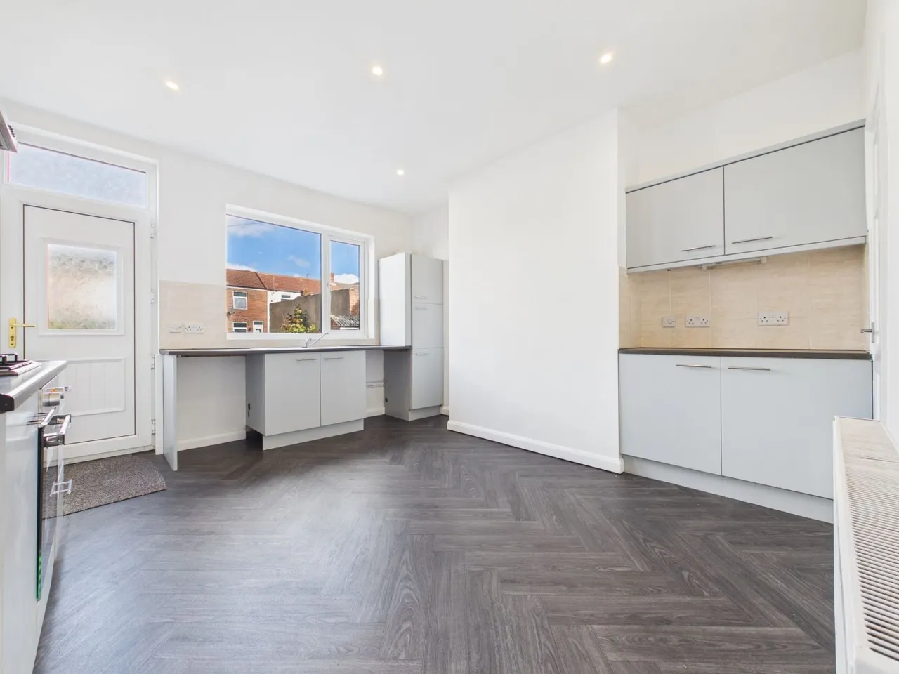 Wakefield Road, Featherstone, WF7, photo 6