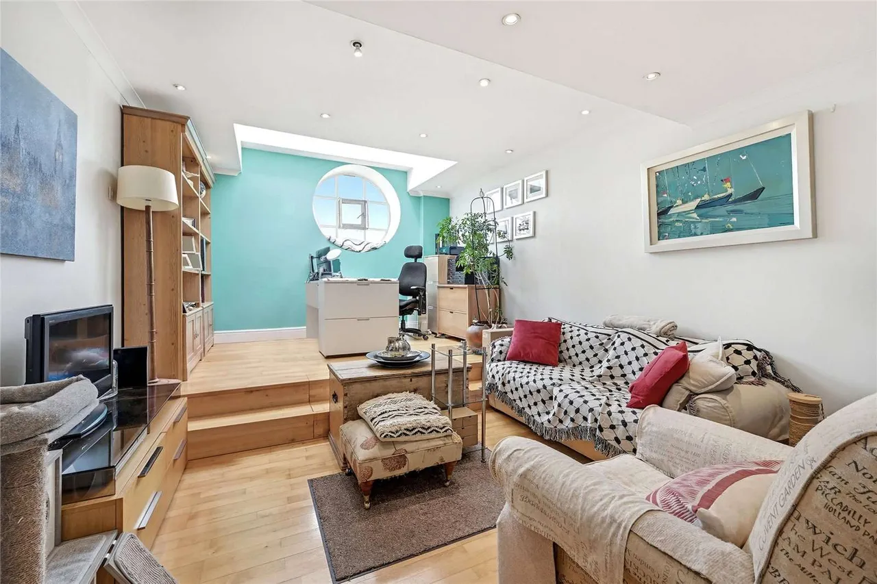 Devonhurst Place, Heathfield Terrace, London, W4 4JB, photo 4