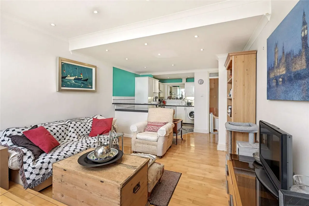 Devonhurst Place, Heathfield Terrace, London, W4 4JB, photo 3